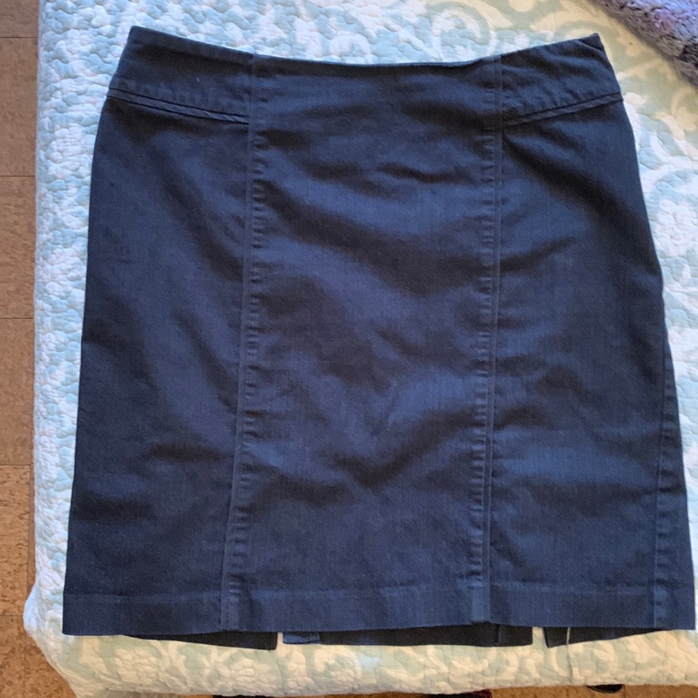 Denim mini skirt with two back slits, and spandex stretch